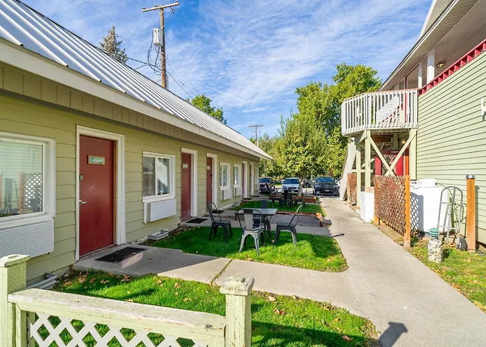 Riverwalk Inn